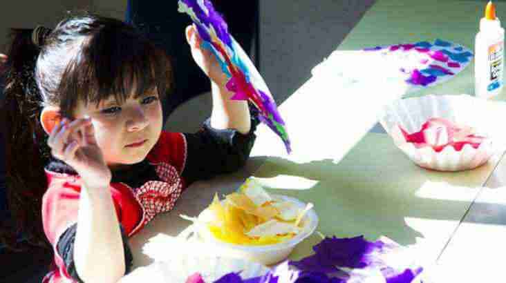 बच्चे के लिए 5 मनोरंजक DIY गतिविधि